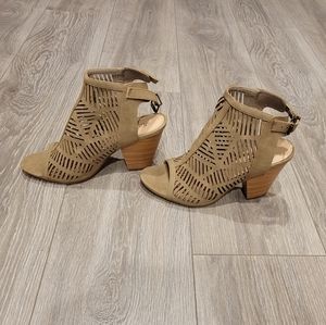 Tan open toed heals. JustFab Size 7.5 cut outs. Like new.